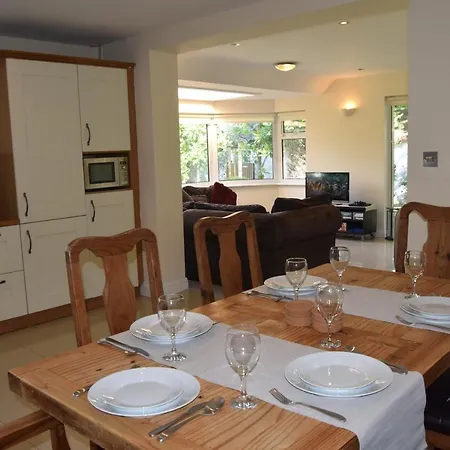 Beautiful 4 Bed-just Perfect! Casa vacanze *